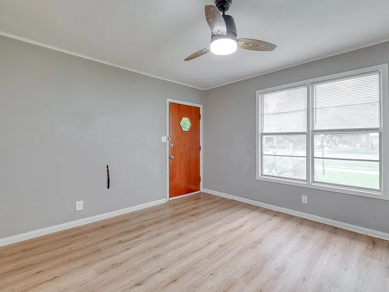 707 N Main St — Photo 15