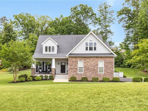 10527 Deerlake Dr, New Kent, VA 23124