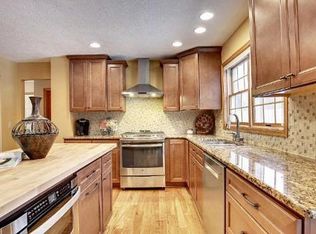 910 Eagle Ridge Trl, Stillwater, MN 55082