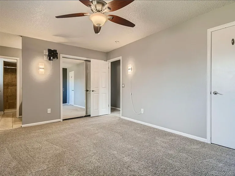 Primary (2 Closet Spaces)