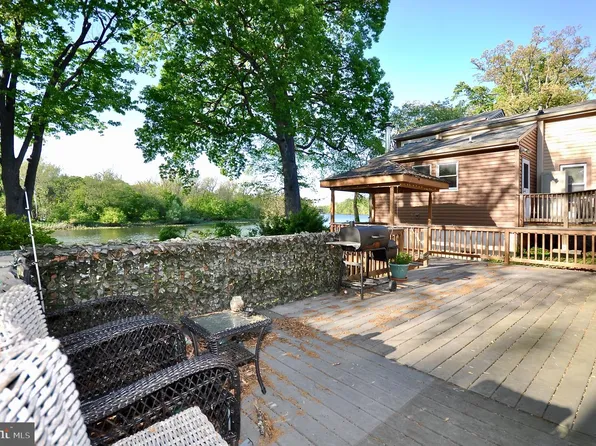 615 Neshaminy Rd, Croydon, PA 19021