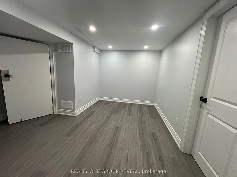 75 Regatta Cres #BASEMENT — Photo 9