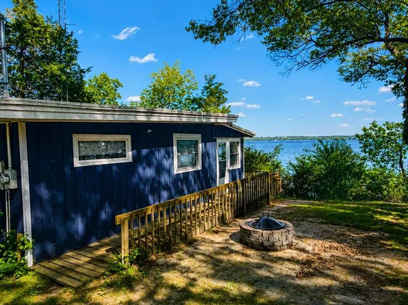N4830 N Lakeshore Dr, Princeton, WI 54968