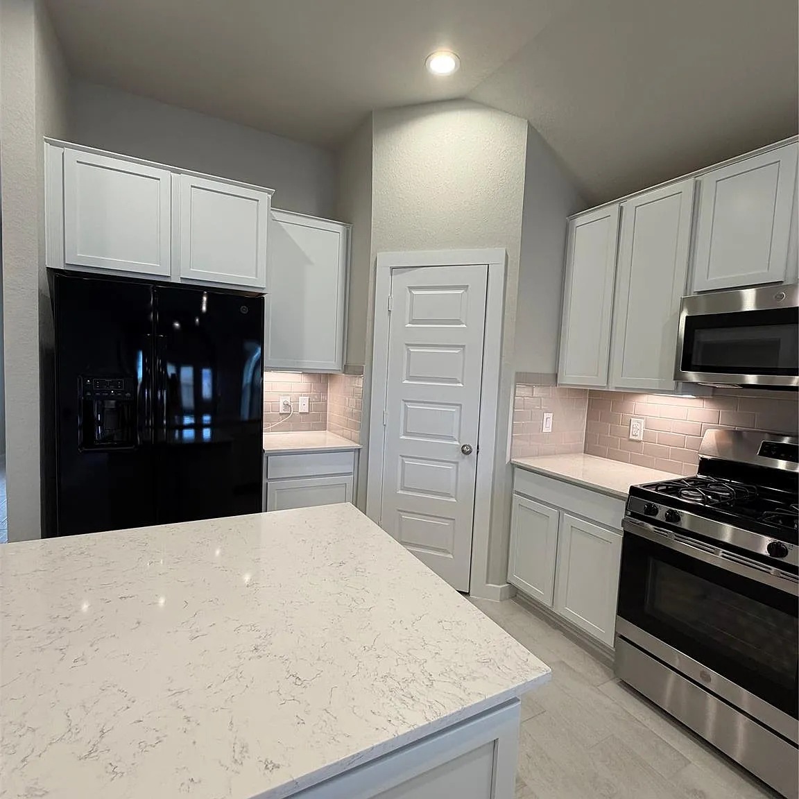 4 bed, 3.0 bath, 1903 sqft, $2,500 — Photo 3