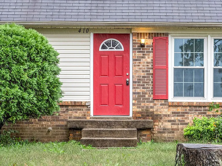 410 Appleton Dr — Photo 4