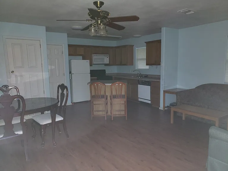 113 E Magnolia St #113A — Photo 3