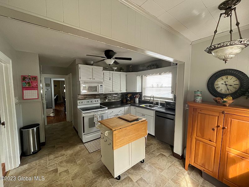 5th image of 2920 Coniston Road