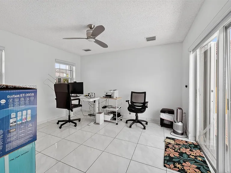 685 SW 198th Ter — Photo 27