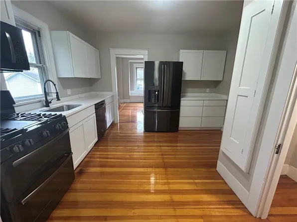 35 Arnold St E, Riverside, RI 02915