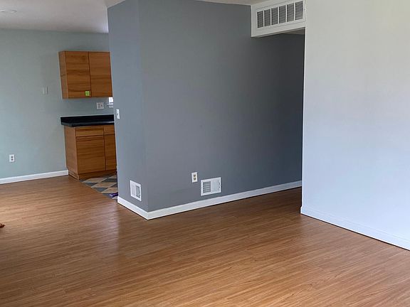 4th image of 12807 Georgiana Ave