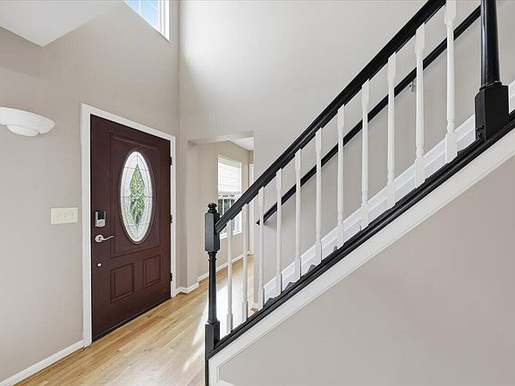 4th image of 272 Foxhunt Dr