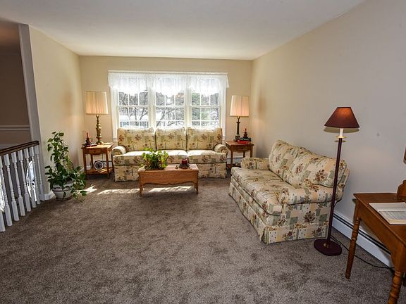 2nd image of 909 E Walnut Dr