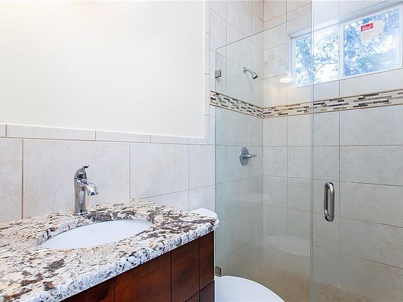 5th image of 7007 N Orleans Ave