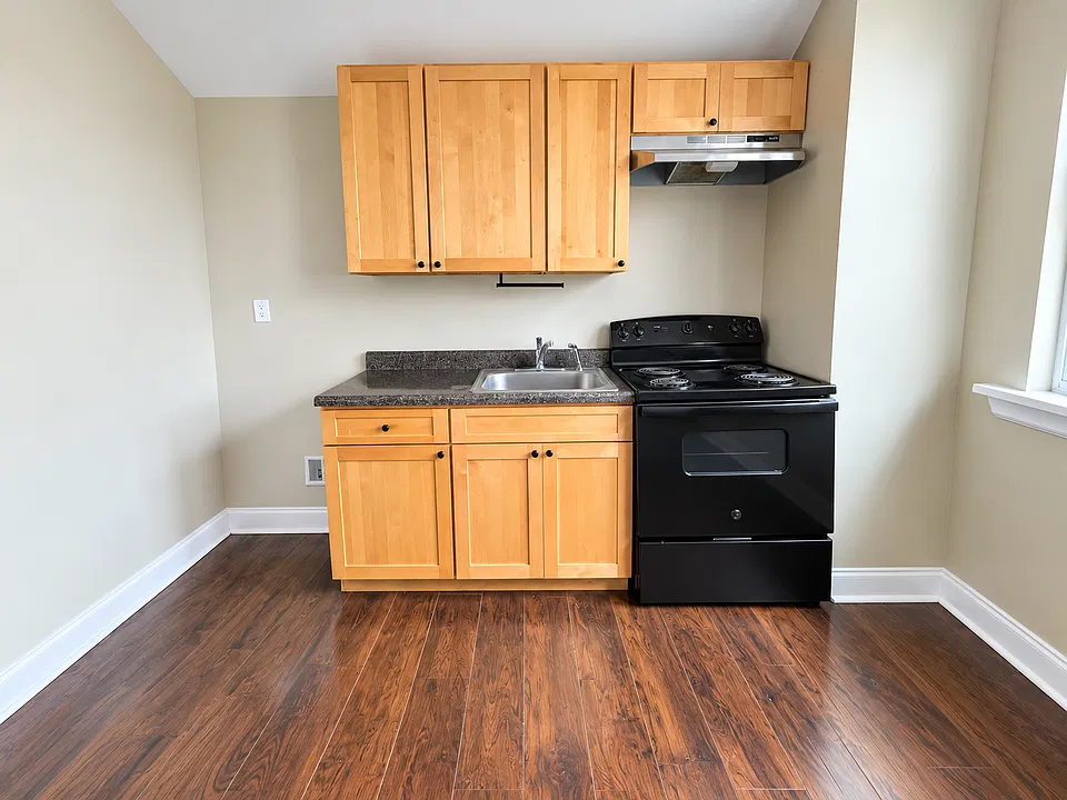 70 Hinsdale Pl #3