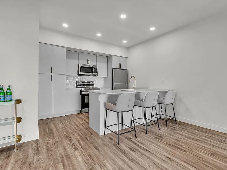 835 Saint Albert Trl — Photo 30
