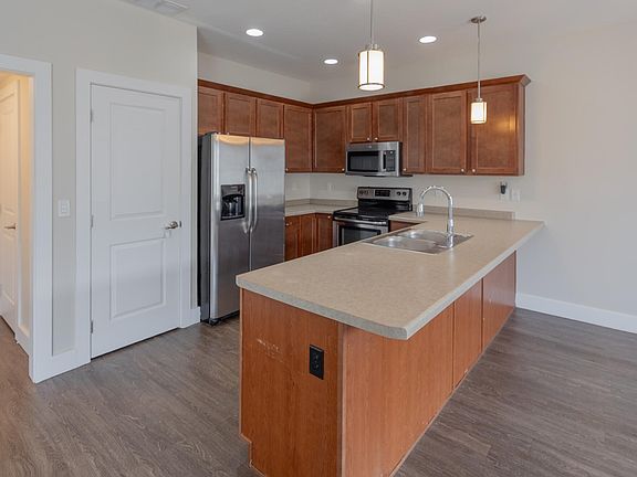 5th image of 2809 28th St W