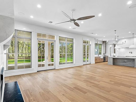 3rd image of 557 Brewster Rd