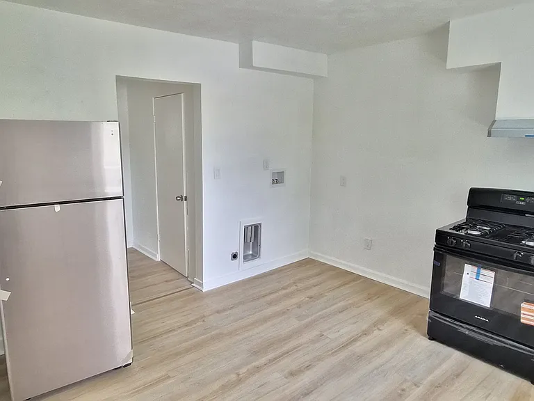 1025 Kenneth Ave #2 — Photo 6