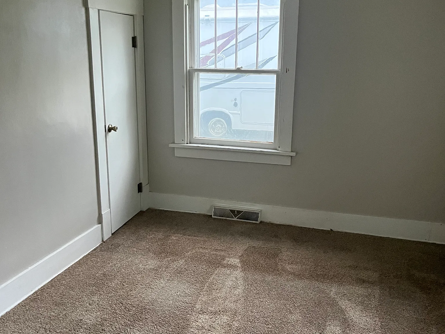 3 bed, 1073 sqft, $1,050 — Photo 4