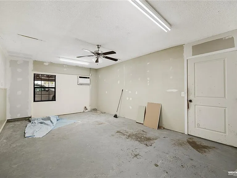 410 Stacie Ln — Photo 15