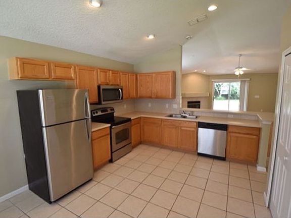 3rd image of 1032 Buttercup Dr