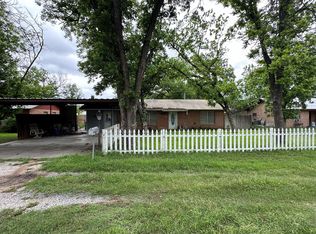 216 S Mesquite St, Junction, TX 76849