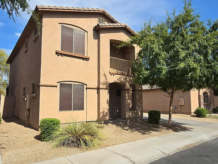 1051 S Maverick St — Photo 2