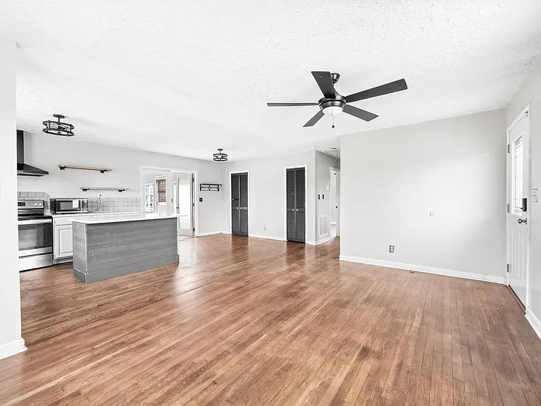 5023 Packard Dr — Photo 6