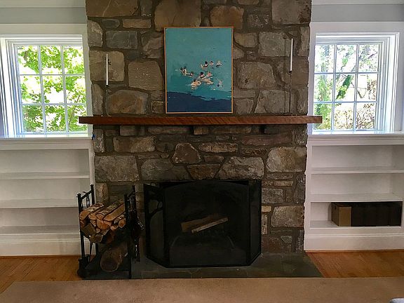 LR stone hearth & shelves