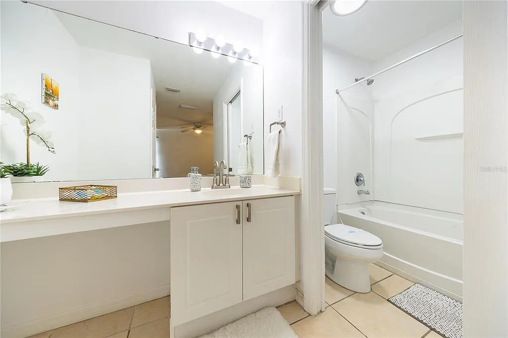 3 bed, 2.0 bath, 1202 sqft, $1,800 — Photo 4
