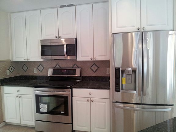 3rd image of 5427 Bay Side Dr