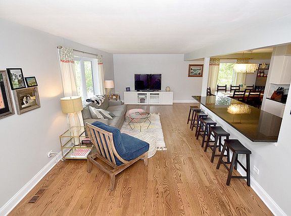 4th image of 328 N Clarendon Ave