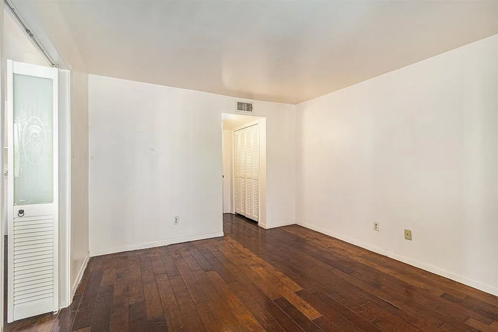 1 bed, 742 sqft, $1,078 — Photo 2