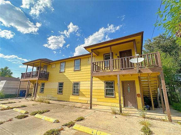 2nd image of 2110 De Leon Ave #A