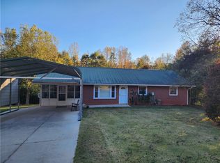 949 Avondale Dr, Seneca, SC 29672