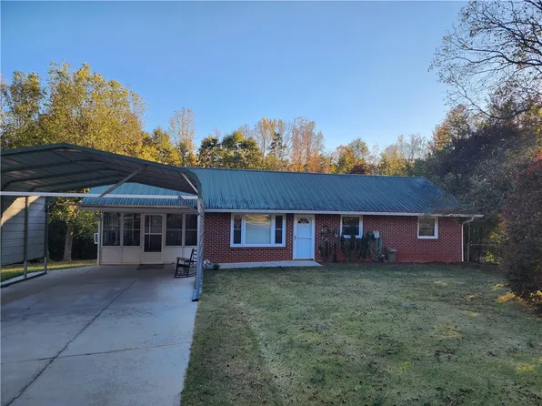 949 Avondale Dr, Seneca, SC 29672
