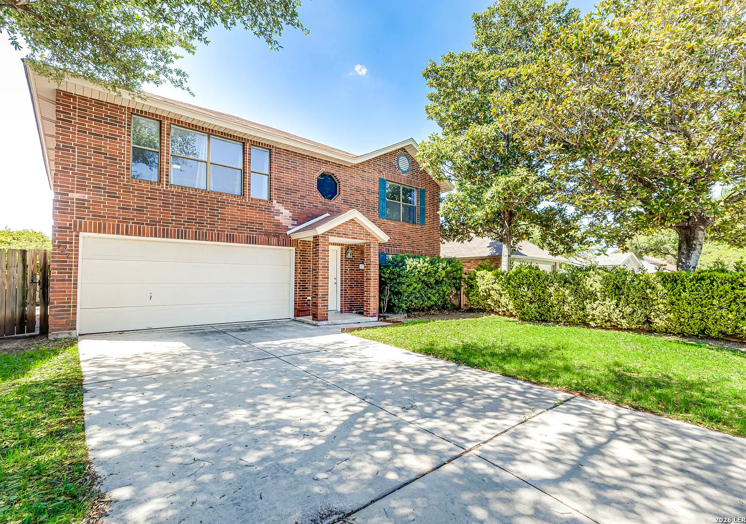 4 bed, 2.5 bath, 2950 sqft, $2,300 — Photo 2