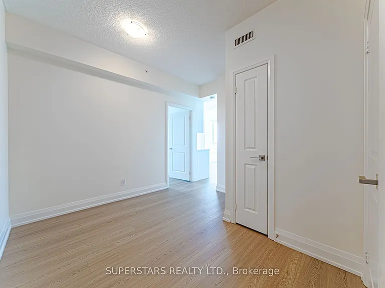 7161 Yonge St #1626 — Photo 17