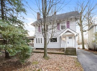 12996 Cedar Rd, Cleveland, OH 44118