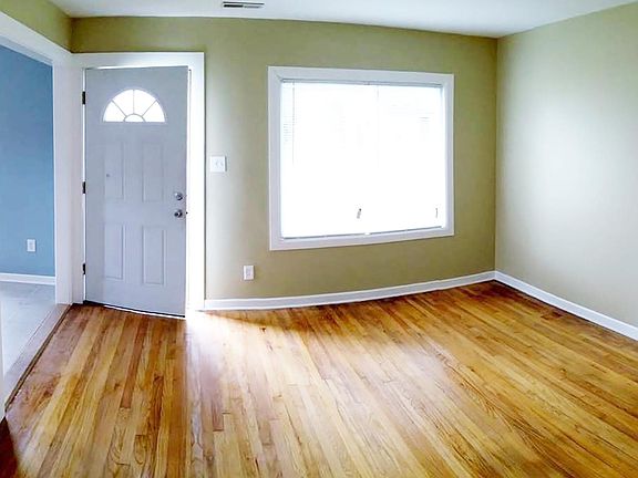 5th image of 437 W Elza Ave