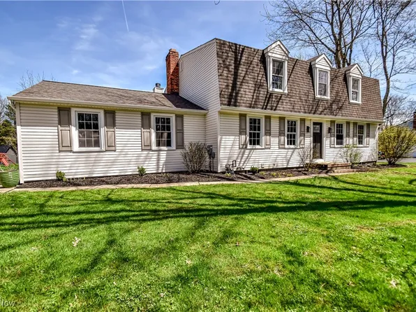 18029 Millstone Rd, Chagrin Falls, OH 44023