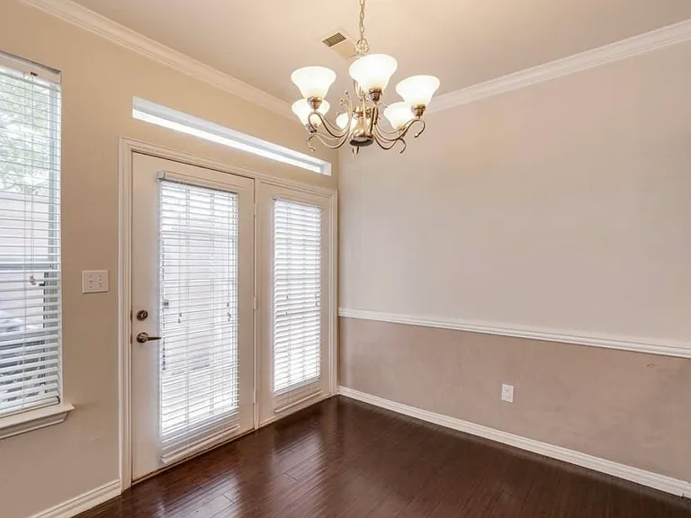 615 Regency Dr — Photo 4