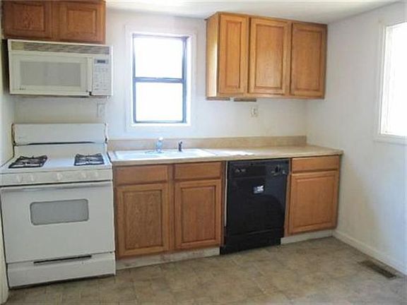 3rd image of 934 Homer Ave