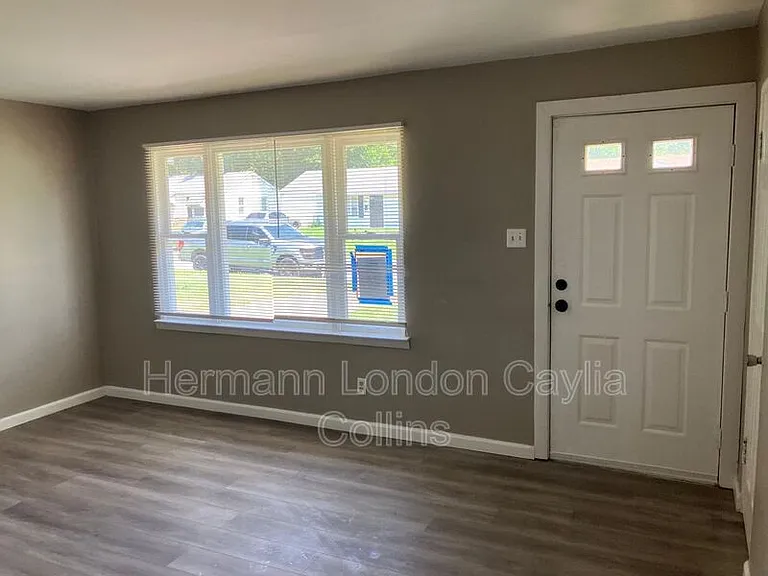 9859 Vickie Pl — Photo 3