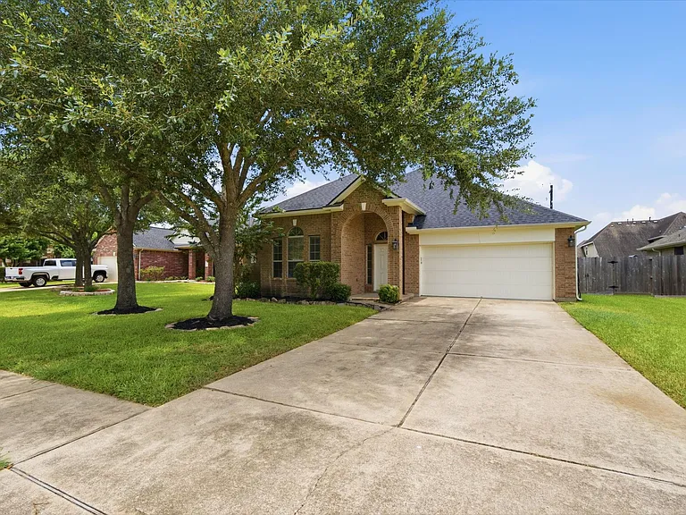 4207 Canterbury Park Ln — Photo 2