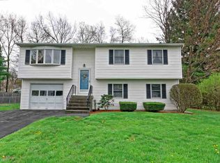 7 Emmett Dr, Schenectady, NY 12309