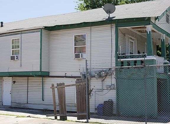 2nd image of 3706 La Salle St