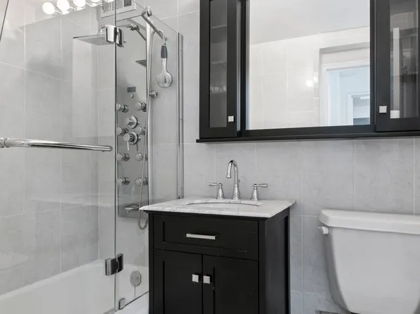 135 East 54th Street image 3 of 4