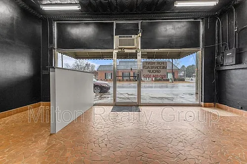1009 S Main St Photo 1