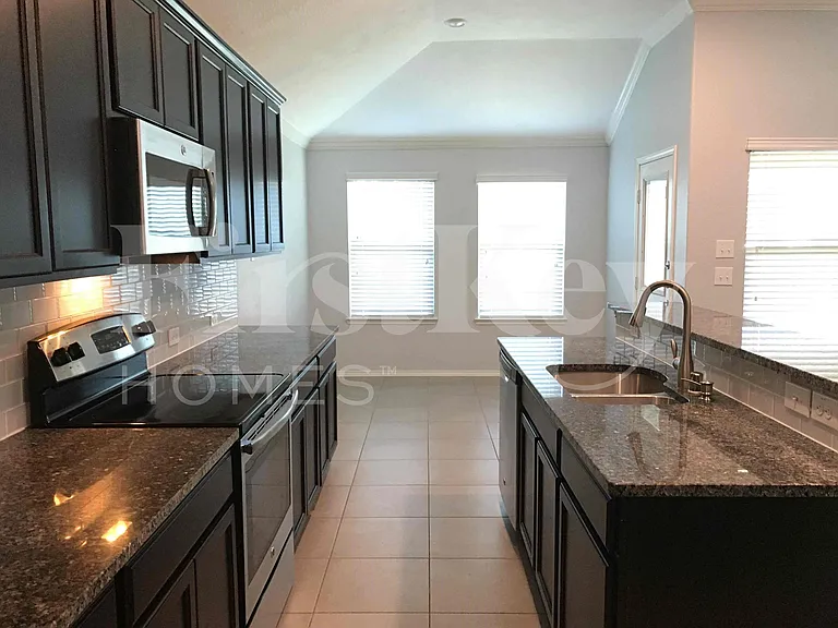 264 Callaghan Dr — Photo 6